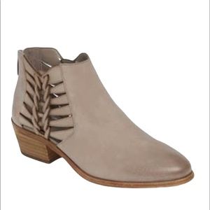 Vince Camuto Bootie, Grey, Sz 8.5